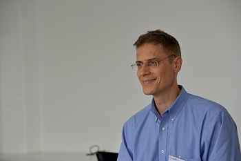 Entrevista . Nuevas formas de lamacenamiento de energía renovable artificial